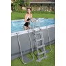 Escada de segurança para piscinas de superfície